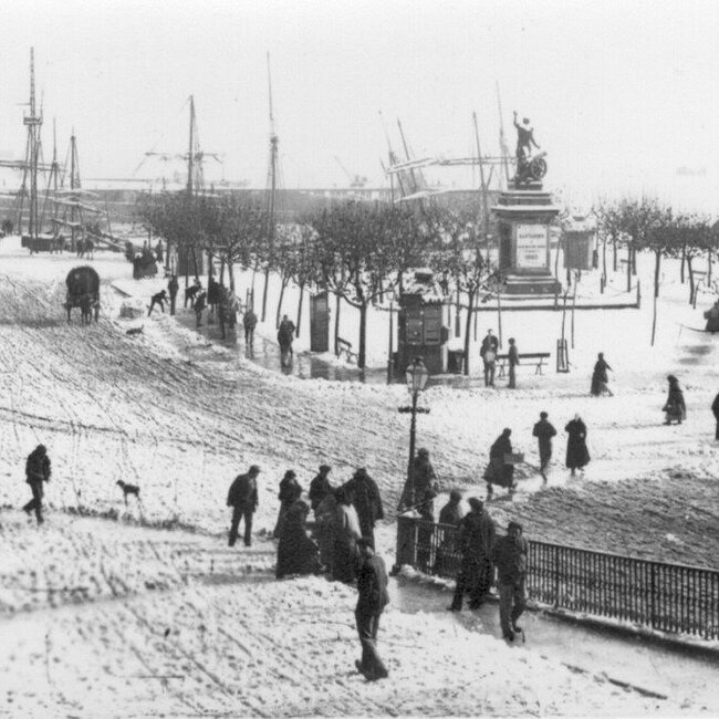 [1883] - Famosa nevada de la Plaza Velarde de Santander en 1883