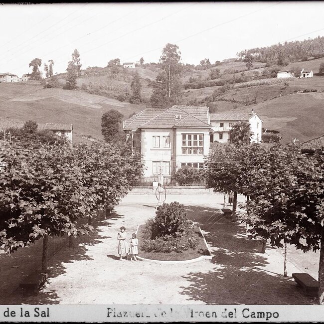 Plaza de la Virgen del Campo de Cabezón de la Sal