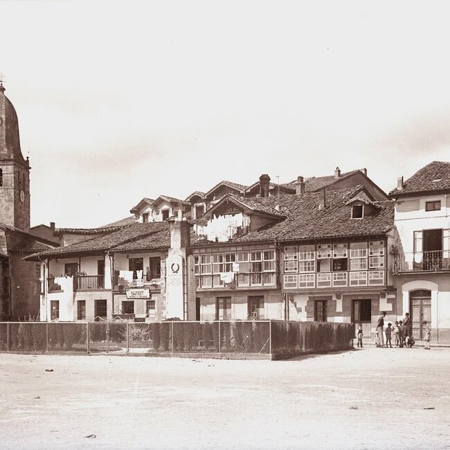 Plaza de los Caídos de Cabezón de la Sal