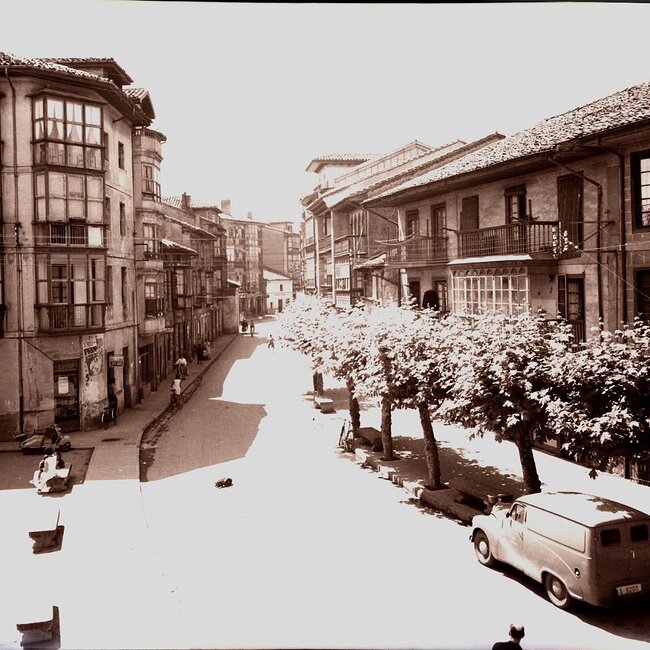 La Plaza y el Paseo Igareda de Cabezón de la Sal