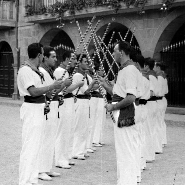 [1960] - Plaza de la Bodega de Cabezón de la Sal