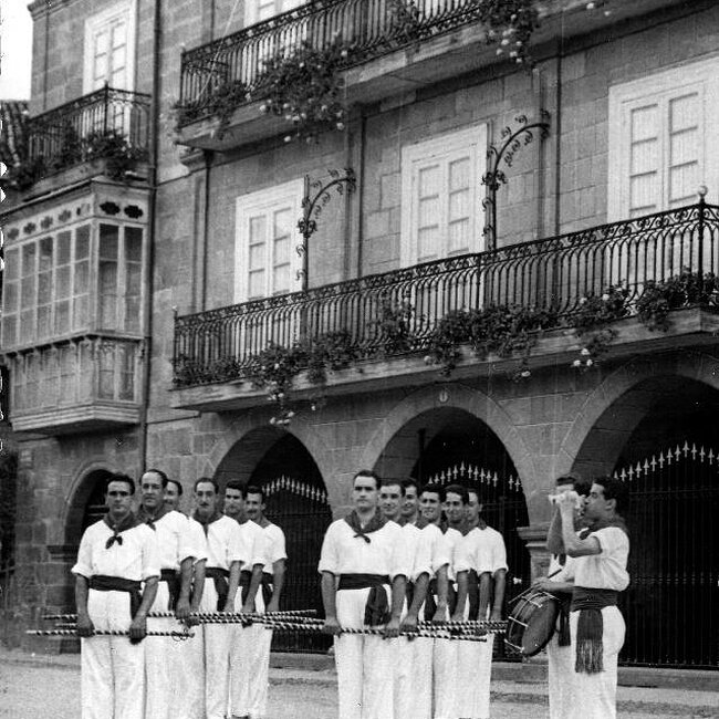 [1960] - Plaza de la Bodega de Cabezón de la Sal