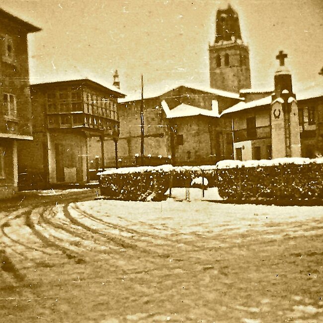 Nevada en la plaza los Caídos de Cabezón de la Sal
