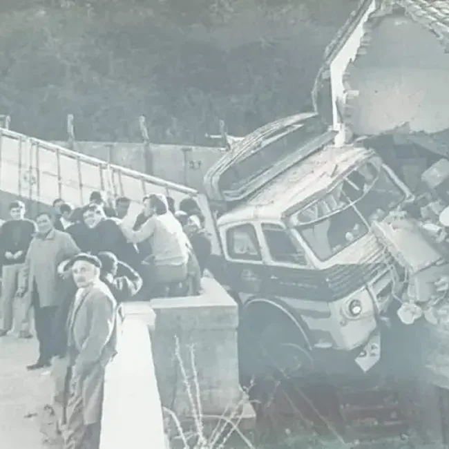 Accidente de camión en Pesúes