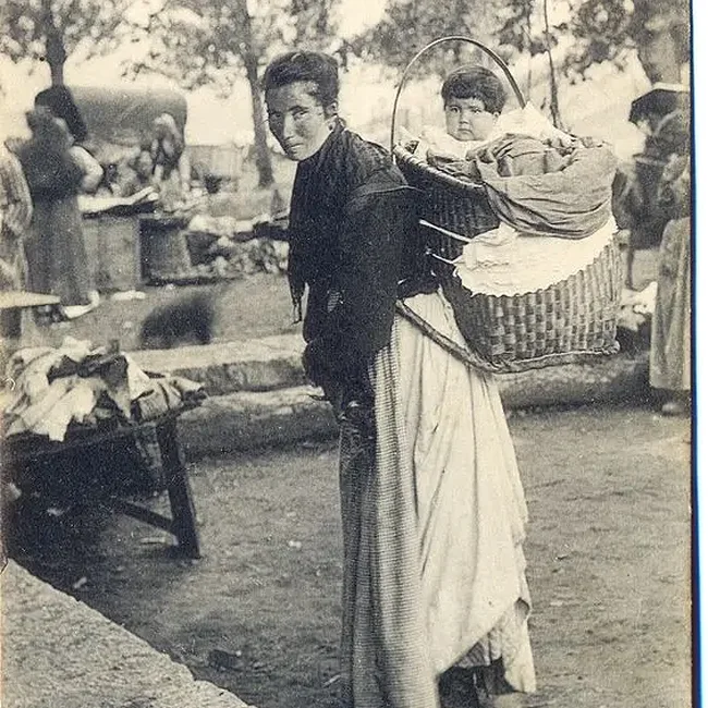 Pasiega cargando el cuevanuco