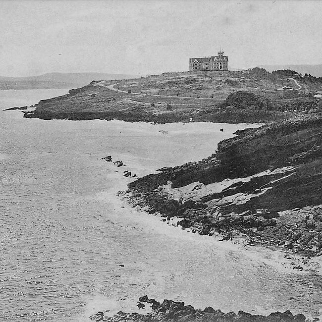 Playa del Camello con el Palacio de la Magdalena de fondo recién construido