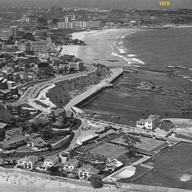 [1970] - Vista aérea de la playa de Camello y la campa de la Magdalena