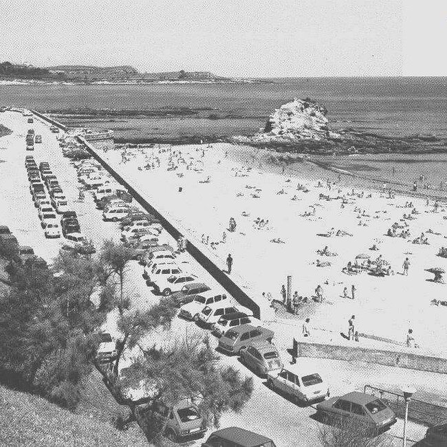 [1984] - Playa del Camello con el aparcamiento de coches habilitado