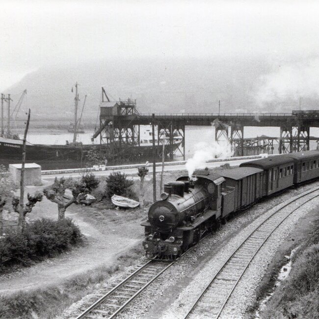 [1961] - Tren llegando a El Astillero