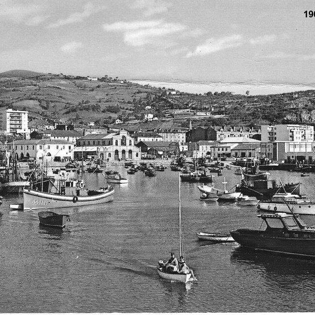 [1965] - Vista del puerto de Laredo