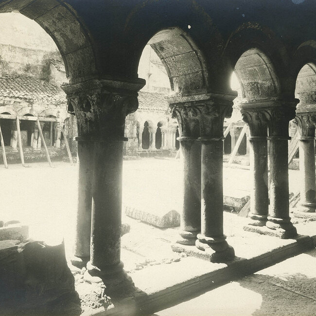 Claustro de la Colegiata de Santillana del Mar