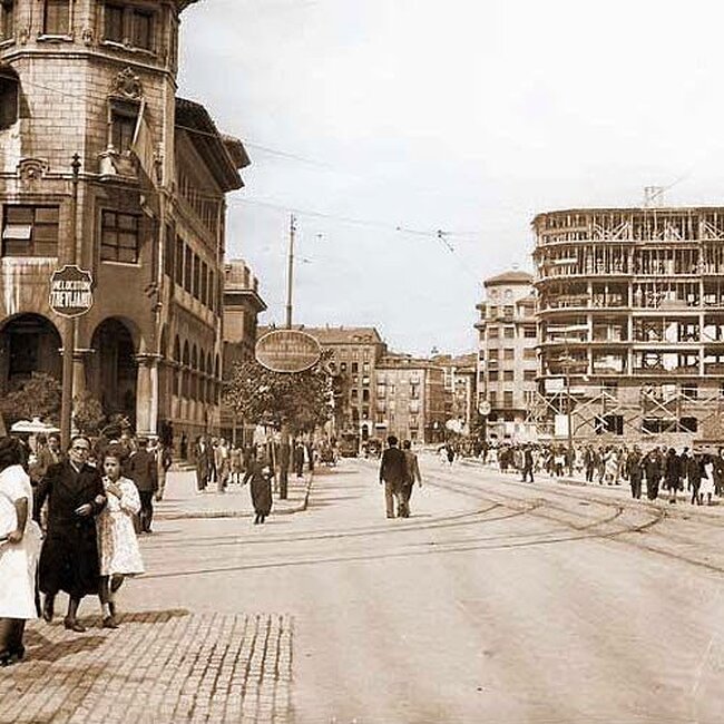 [c.1942] - Construcción del edificio «La Polar» en la calle Calvo Sotelo
