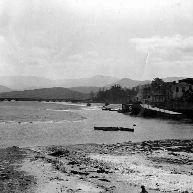Foto antigua de San Vicente de la Barquera