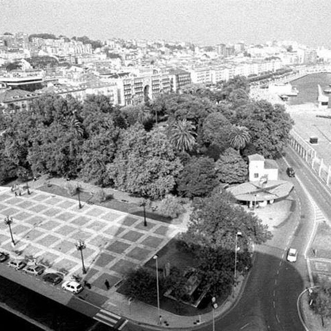 [1978] - La plaza de Farolas tras la contrucción de aparcamientos subterráneos