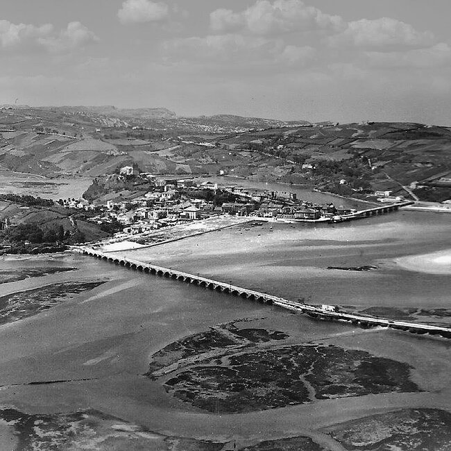 Foto antigua de San Vicente de la Barquera