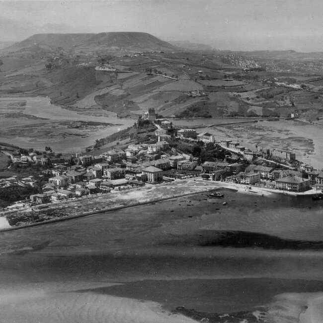 Foto antigua de San Vicente de la Barquera