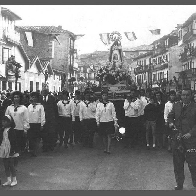 Foto antigua de San Vicente de la Barquera
