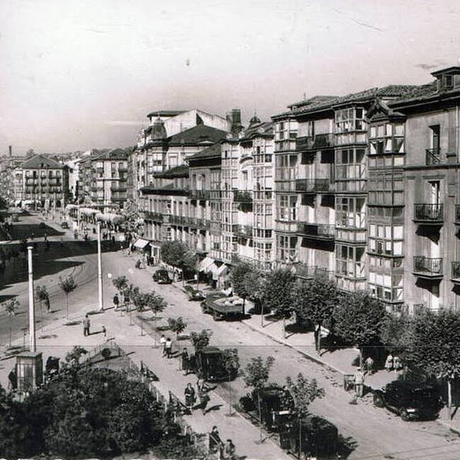 Calle Amós de Escalante a mediados de los años 50