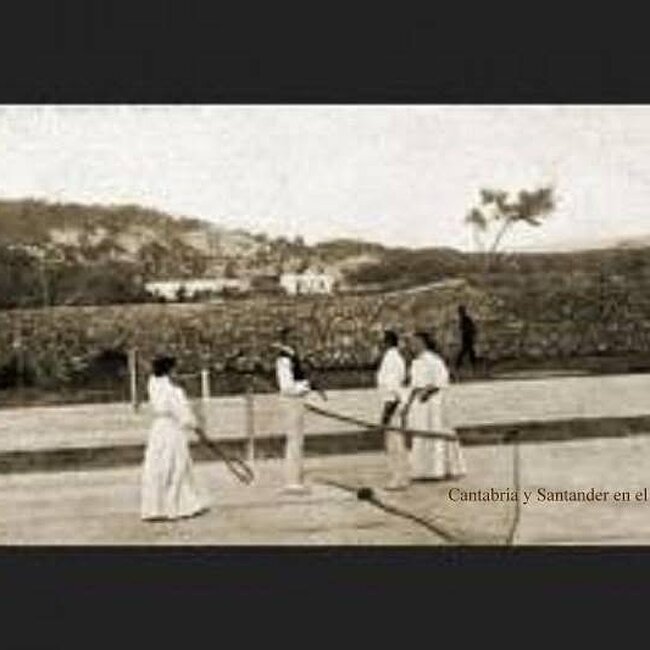 Foto antigua del Real Club de Tenis de la Magdalena