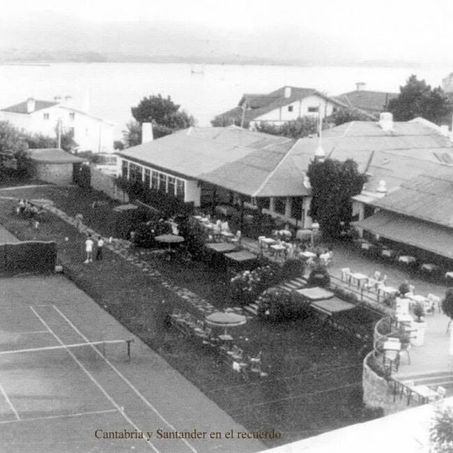 Foto antigua del Real Club de Tenis de la Magdalena