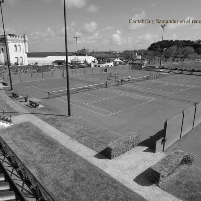 Foto antigua del Real Club de Tenis de la Magdalena