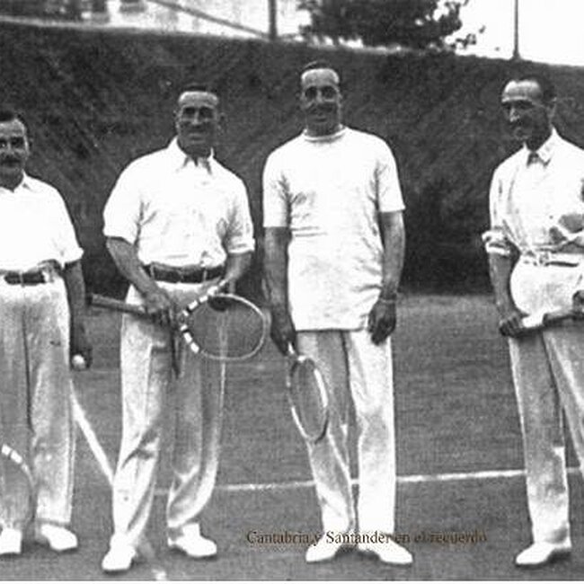 Foto antigua del Real Club de Tenis de la Magdalena