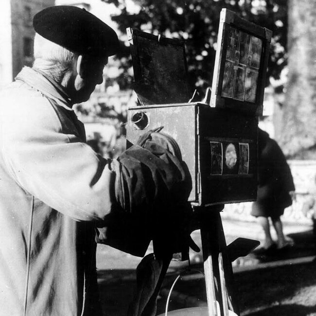 Foto antigua de los fotógrafos minuteros