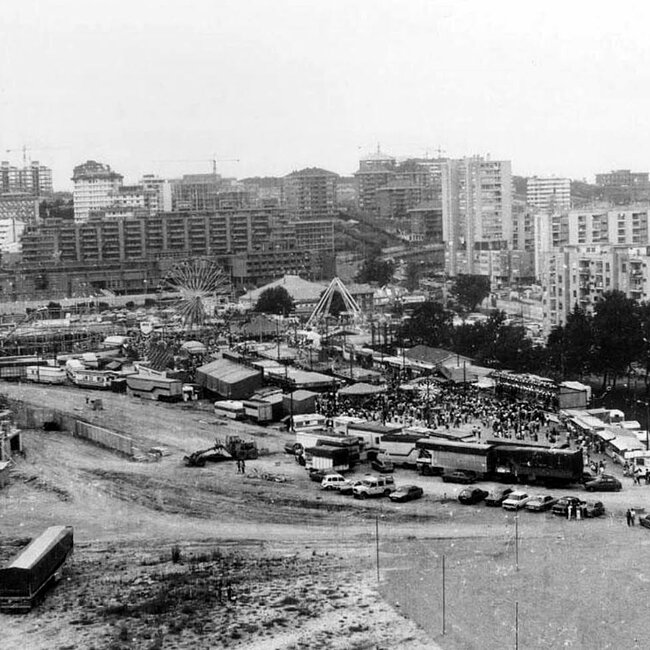 Foto antigua de las ferias de Santiago (1).jpg