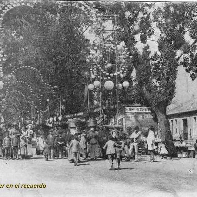Foto antigua de las ferias de Santiago (21).jpg