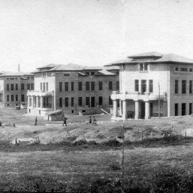 Foto antigua de la Casa de Salud de Valdecilla (3).jpg