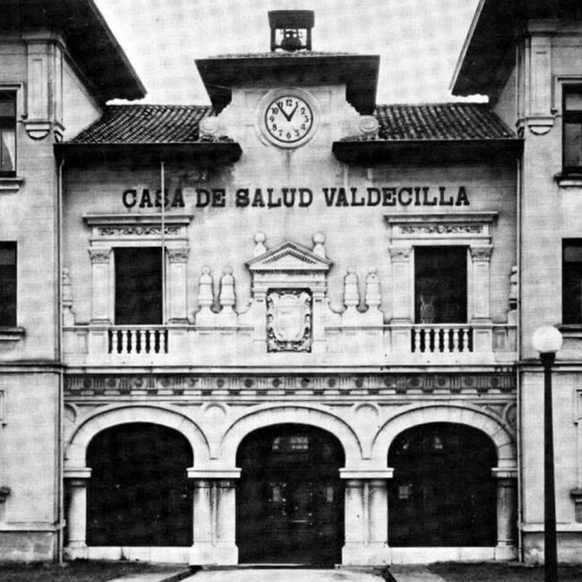 Foto antigua de la Casa de Salud de Valdecilla (4).jpg