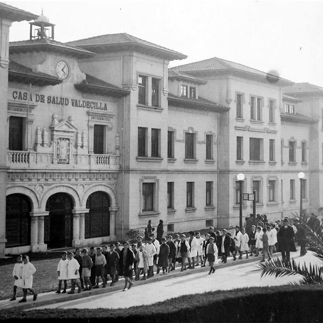 Foto antigua de la Casa de Salud de Valdecilla (5).jpg