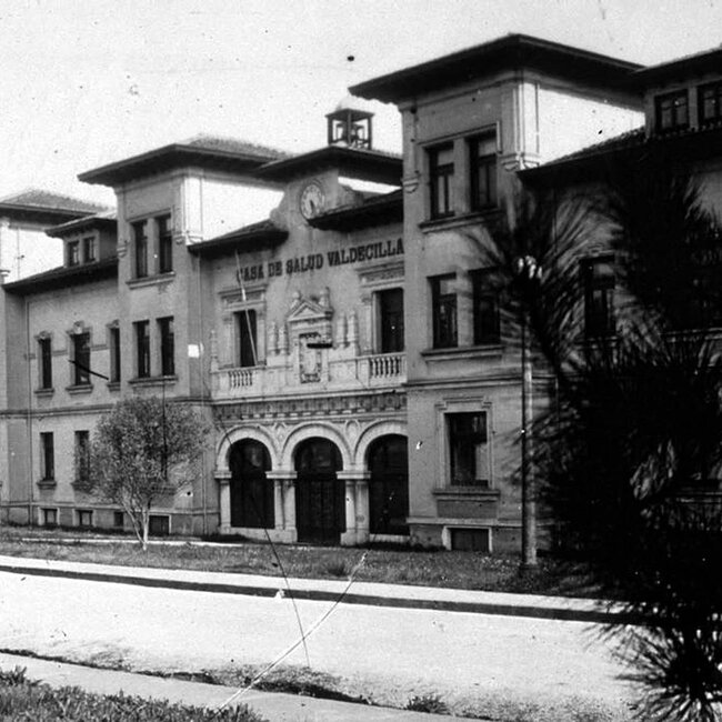 Foto antigua de la Casa de Salud de Valdecilla (6).jpg