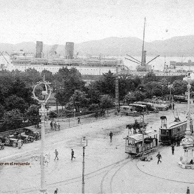 Foto antigua de la Plaza de las Farolas (1).jpg