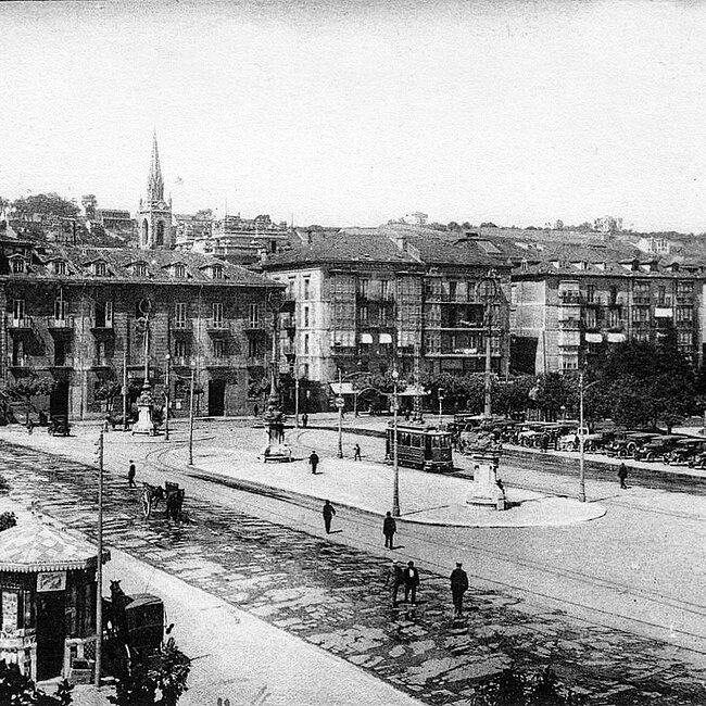 Foto antigua de la Plaza de las Farolas (3).jpg