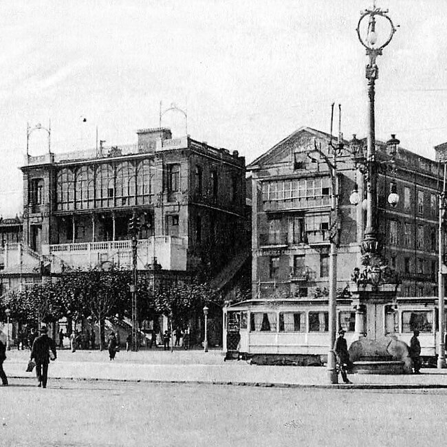 Foto antigua de la Plaza de las Farolas (4).jpg