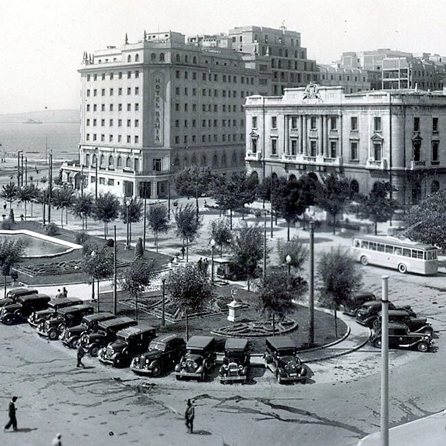 Foto antigua de la Plaza de las Farolas (5).jpg