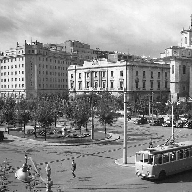 Foto antigua de la Plaza de las Farolas (6).jpg