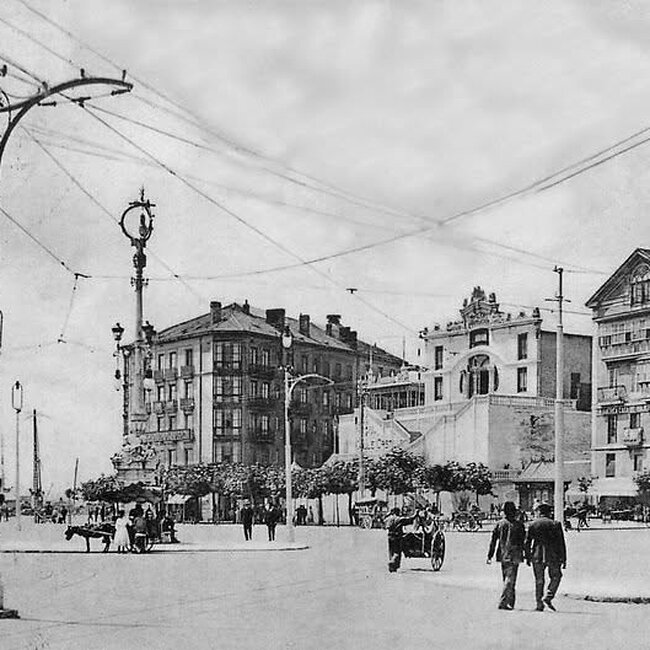 Foto antigua de la Plaza de las Farolas (9).jpg