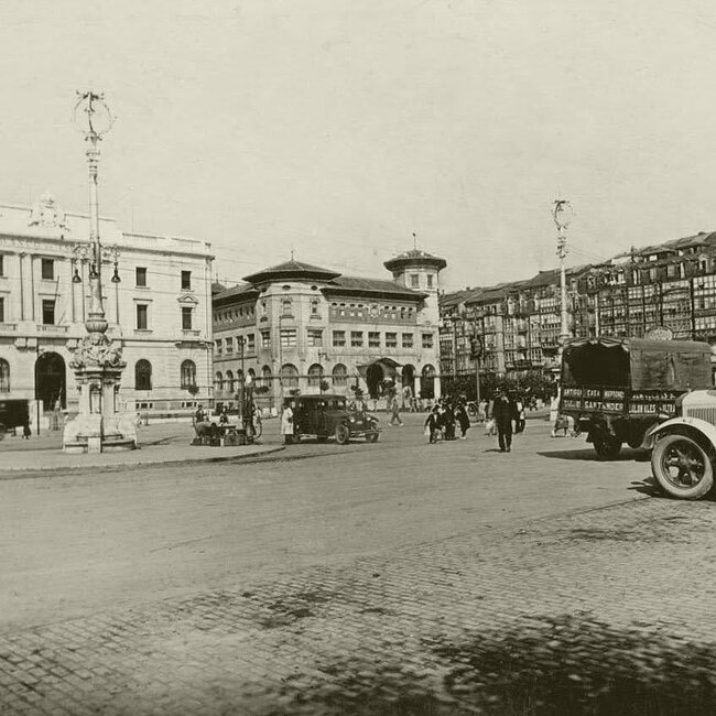 Foto antigua de la Plaza de las Farolas (10).jpg