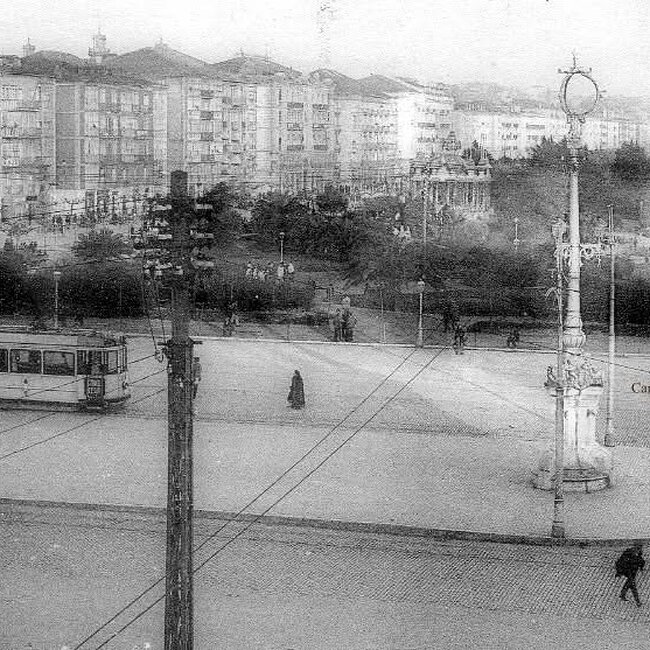 Foto antigua de la Plaza de las Farolas (12).jpg