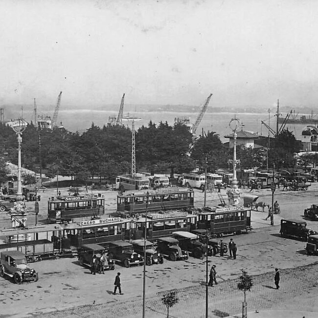 Foto antigua de la Plaza de las Farolas (13).jpg