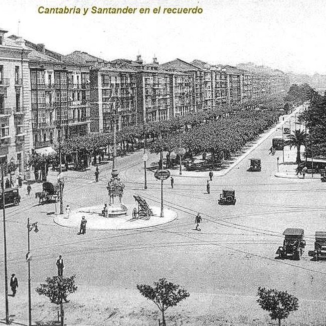 Foto antigua de la Plaza de las Farolas (15).jpg