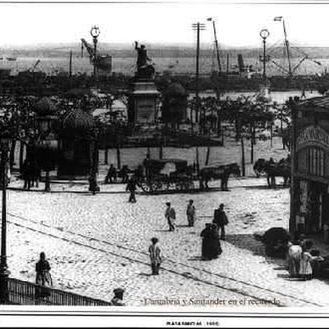 Foto antigua de la Plaza de las Farolas (18).jpg
