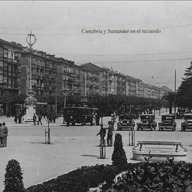 Foto antigua de la Plaza de las Farolas (21).jpg