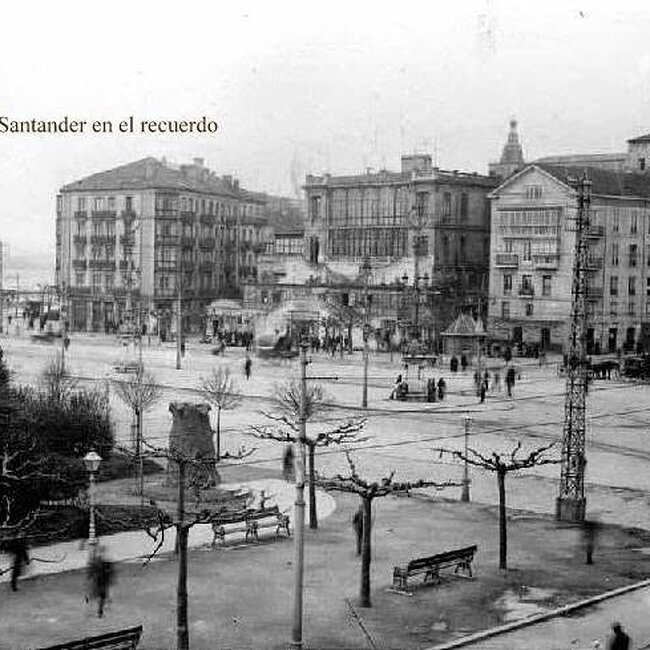 Foto antigua de la Plaza de las Farolas (22).jpg