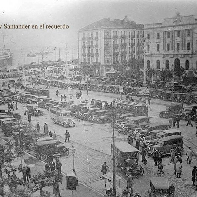 Foto antigua de la Plaza de las Farolas (24).jpg