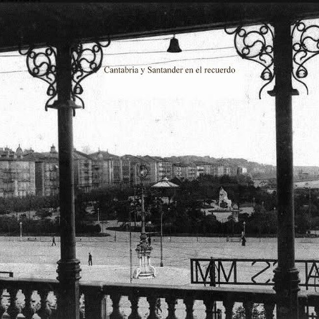 Foto antigua de la Plaza de las Farolas (28).jpg