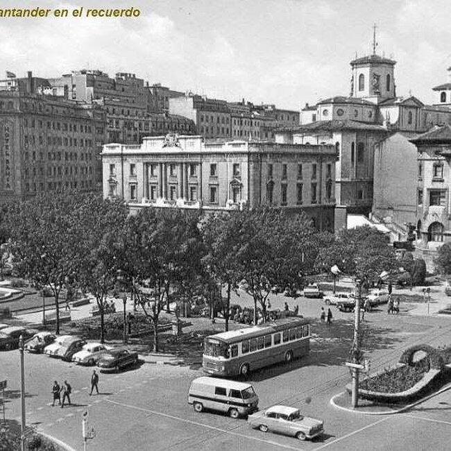Foto antigua de la Plaza de las Farolas (30).jpg