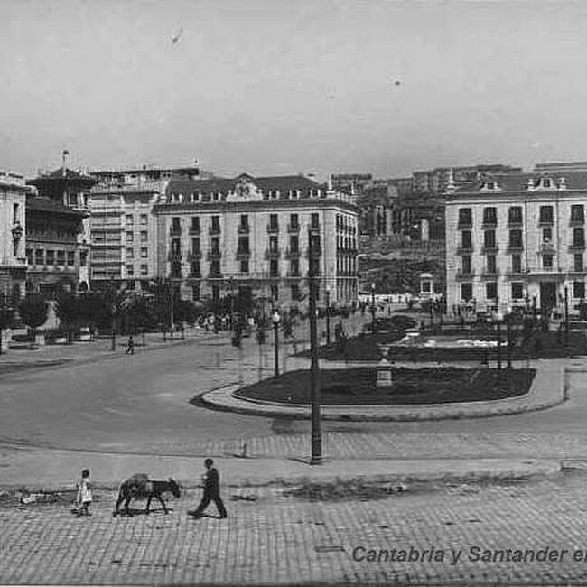 Foto antigua de la Plaza de las Farolas (32).jpg
